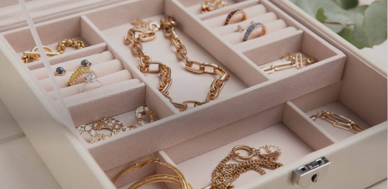 Jewellery in a jewellery box representing mid net worth home insurance