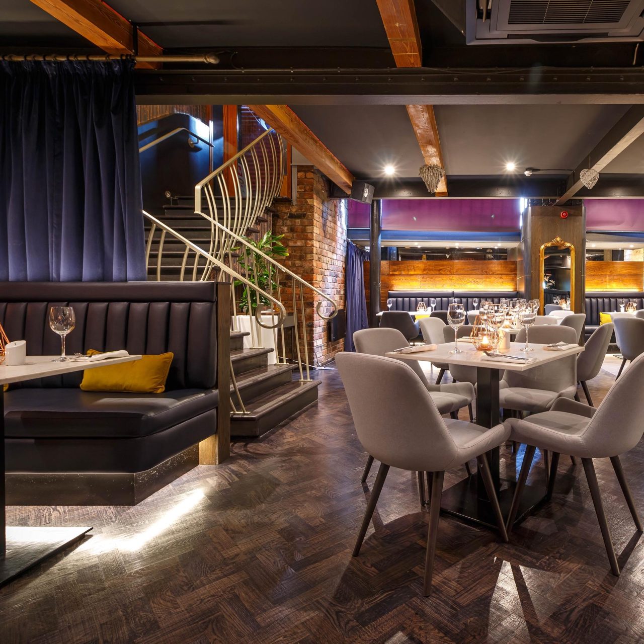 bar showing staircase image in square format